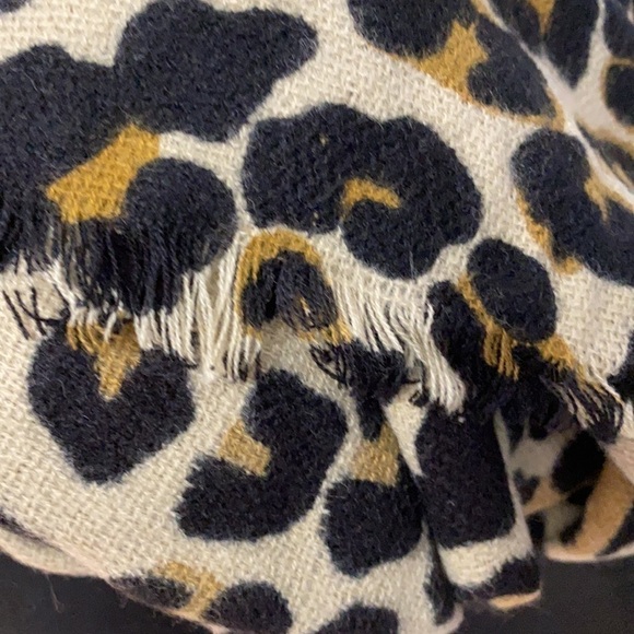 NWT Sole Society Leopard print scarf. Very soft and cozy great gift
C - Picture 3 of 4
